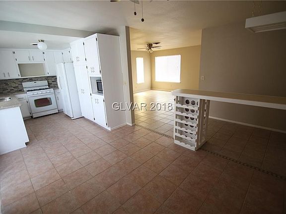 3rd image of 5260 Burnham Ave