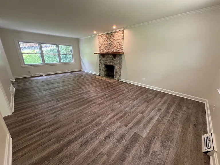204 Glen Ridge Rd NE — Photo 5