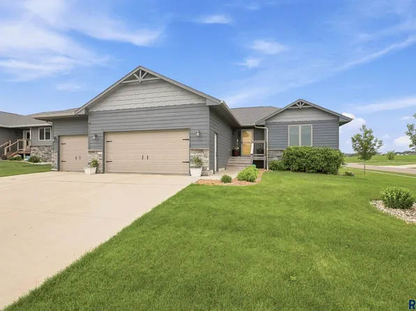 4001 S Appollonia Ct, Sioux Falls, SD 57110