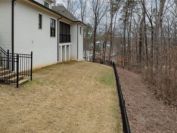 4th image of 2726 Battlement Dr NE
