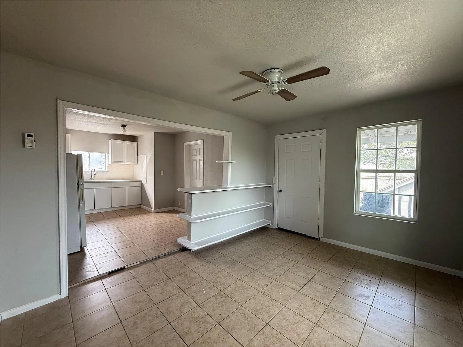 1 bed, 1.0 bath, 584 sqft, $1,200 — Photo 1
