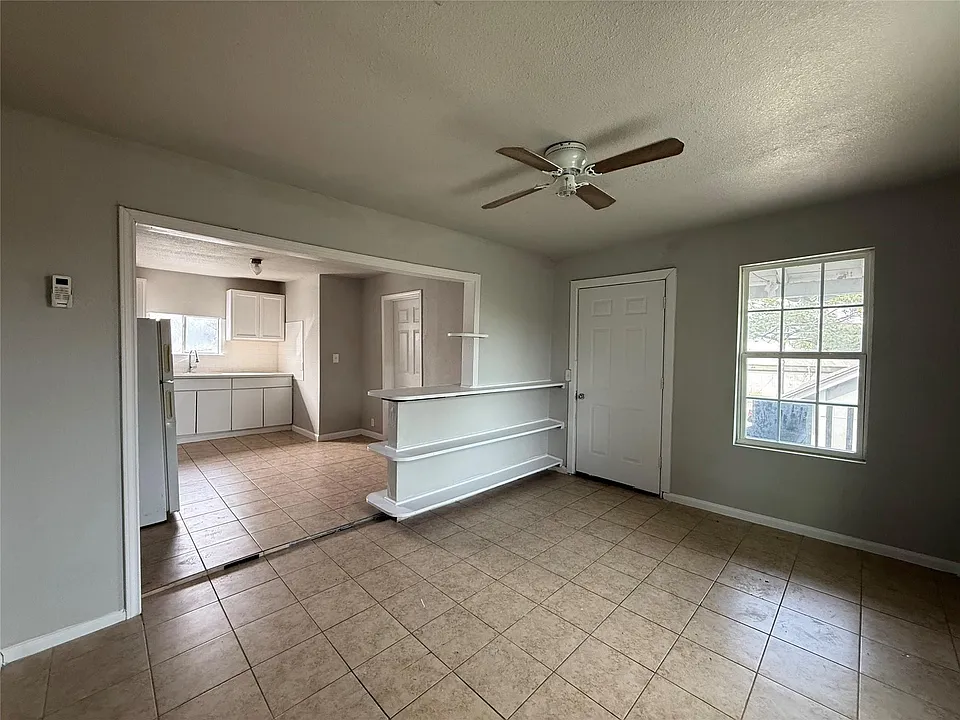 7314 Navigation Blvd #A