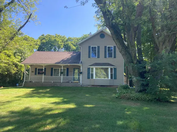 1118 S Oceana Dr, Shelby, MI 49455