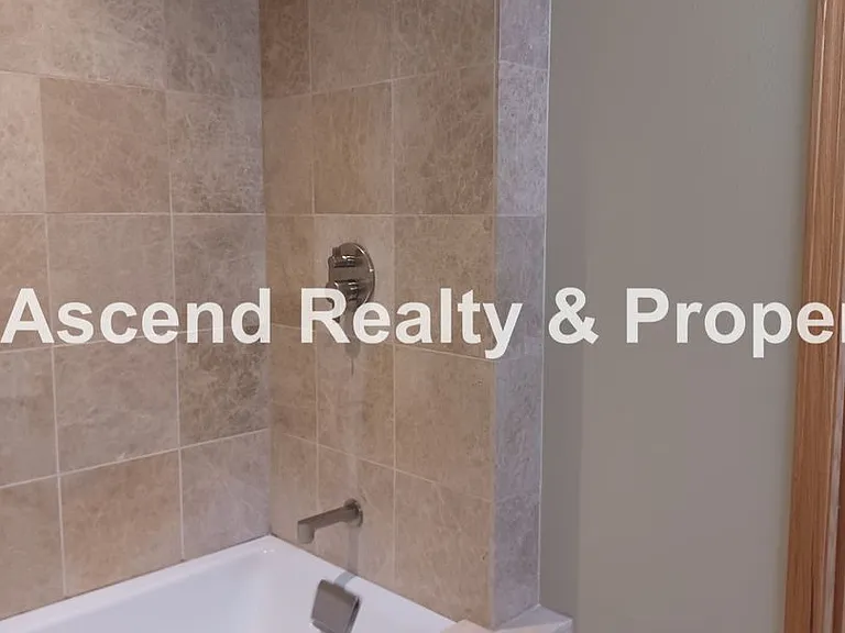 830 SW Broadway Dr #8 — Photo 16