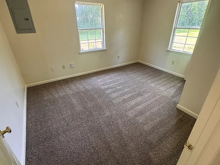 106 Creekwood Ln — Photo 4