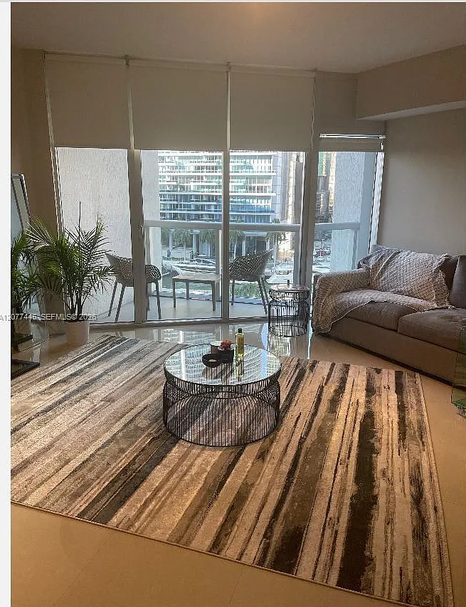 Iconbrickell Condo No 1 — Photo 3