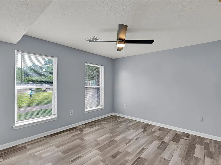 Rowan Place Apartments — Photo 44