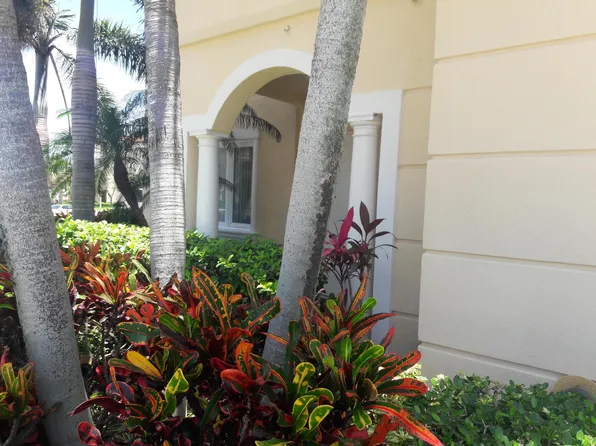 37 Harbour Isle Drive E #101, Fort Pierce, FL 34949