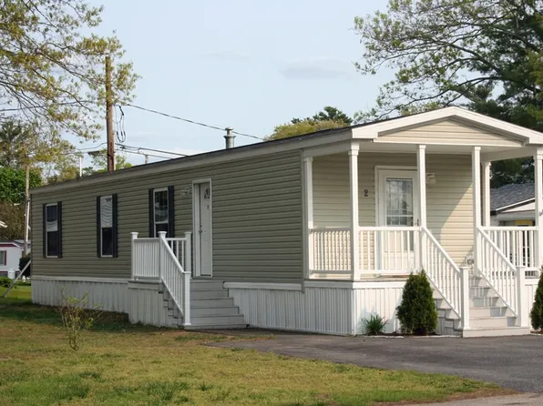 2 Gerald Dr, Middleboro, MA 02346