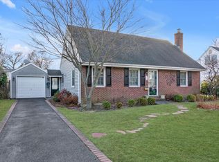 3 Brompton Rd, Merrick, NY 11566