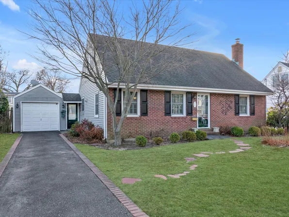 3 Brompton Road, Merrick, NY 11566