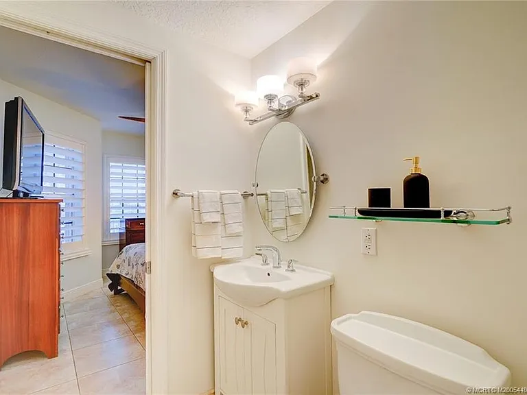 5750 NE Island Cove Way #3302 — Photo 31