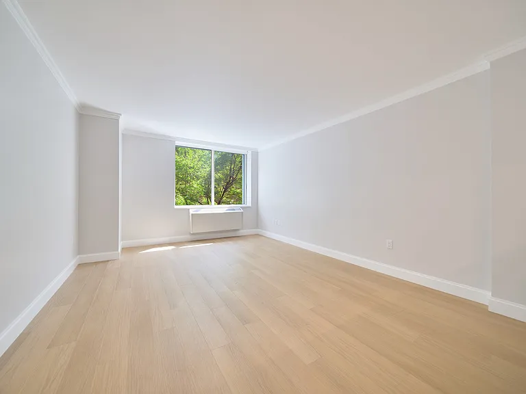160 Riverside Blvd #806 — Photo 2