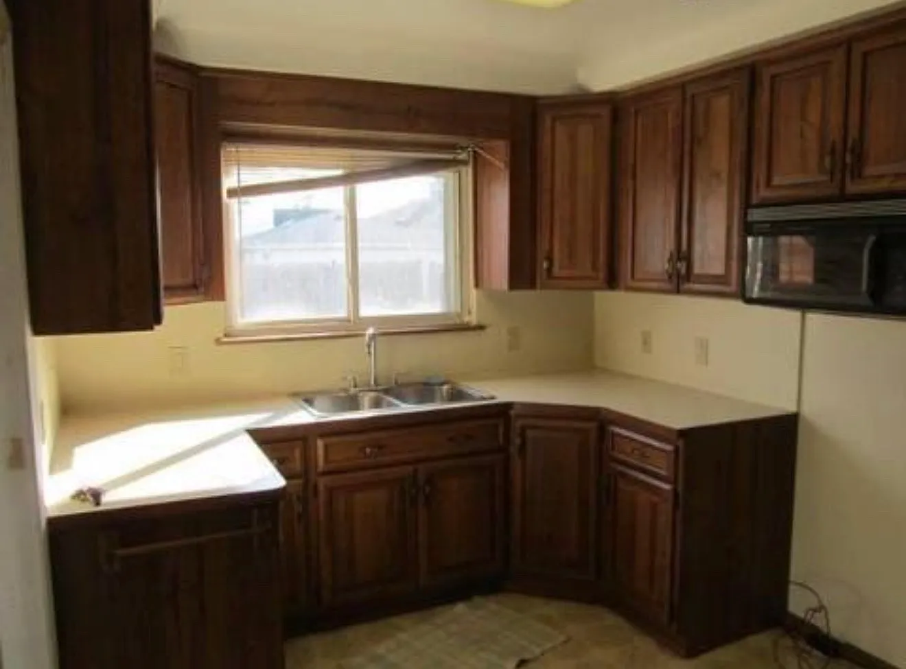 3 bed, 1.5 bath, 1049 sqft, $1,500 — Photo 4