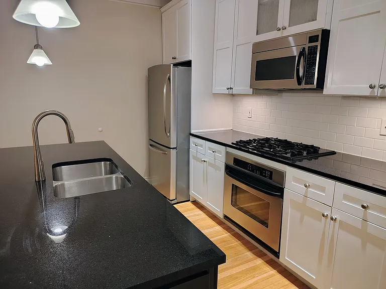 2928 Walnut St — Photo 7