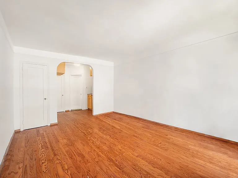 235 E 54th St #4B — Photo 2