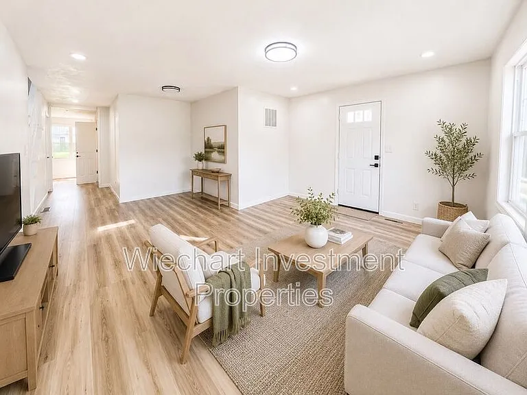 725 W Williams Ave — Photo 4