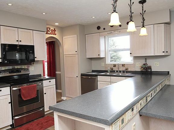5th image of 120 Shady Oak Dr