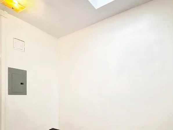 158 Weirfield Street image 10 of 11