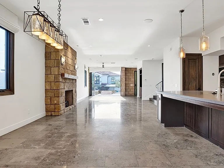 243 Poppy Ave — Photo 10