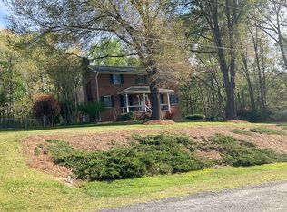 211 Wheel Crest Dr, Winston Salem, NC 27127