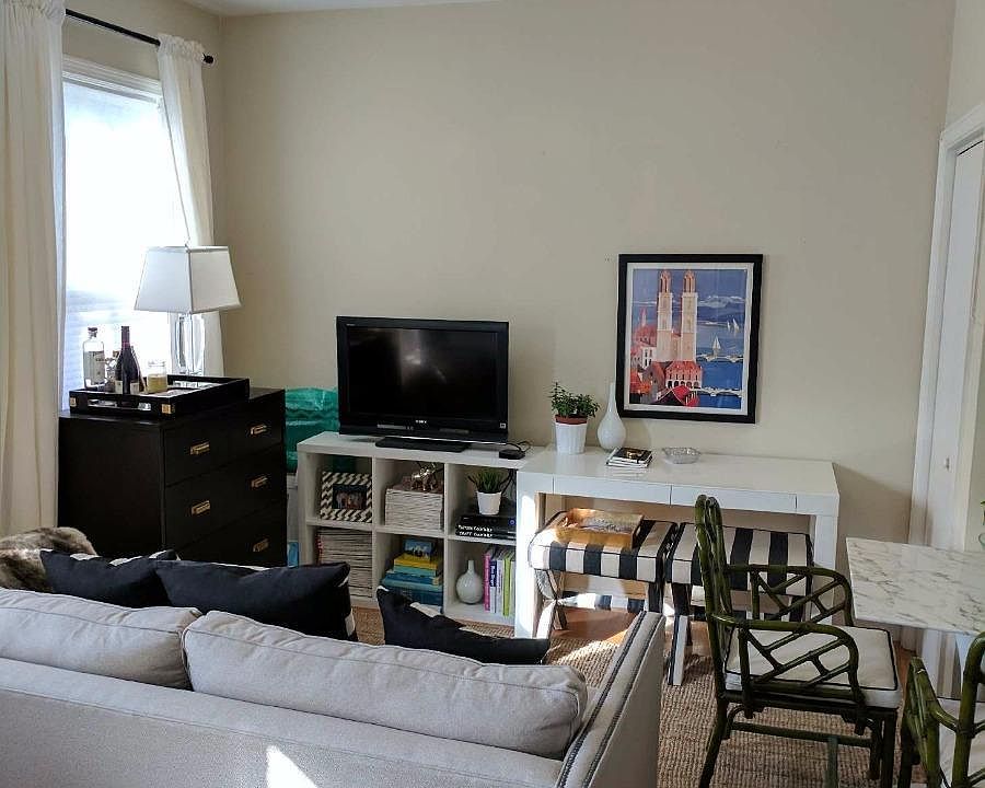 2nd image of 20 Concord Sq #82e6fe2fe
