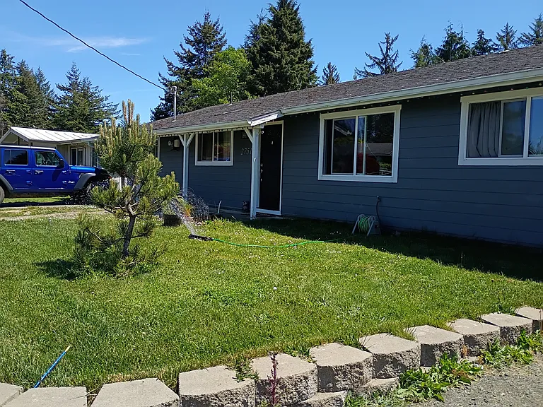 2751 Ridgeway Dr — Photo 2