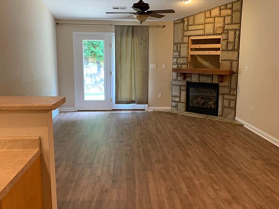 3rd image of 206 Michaels Ct
