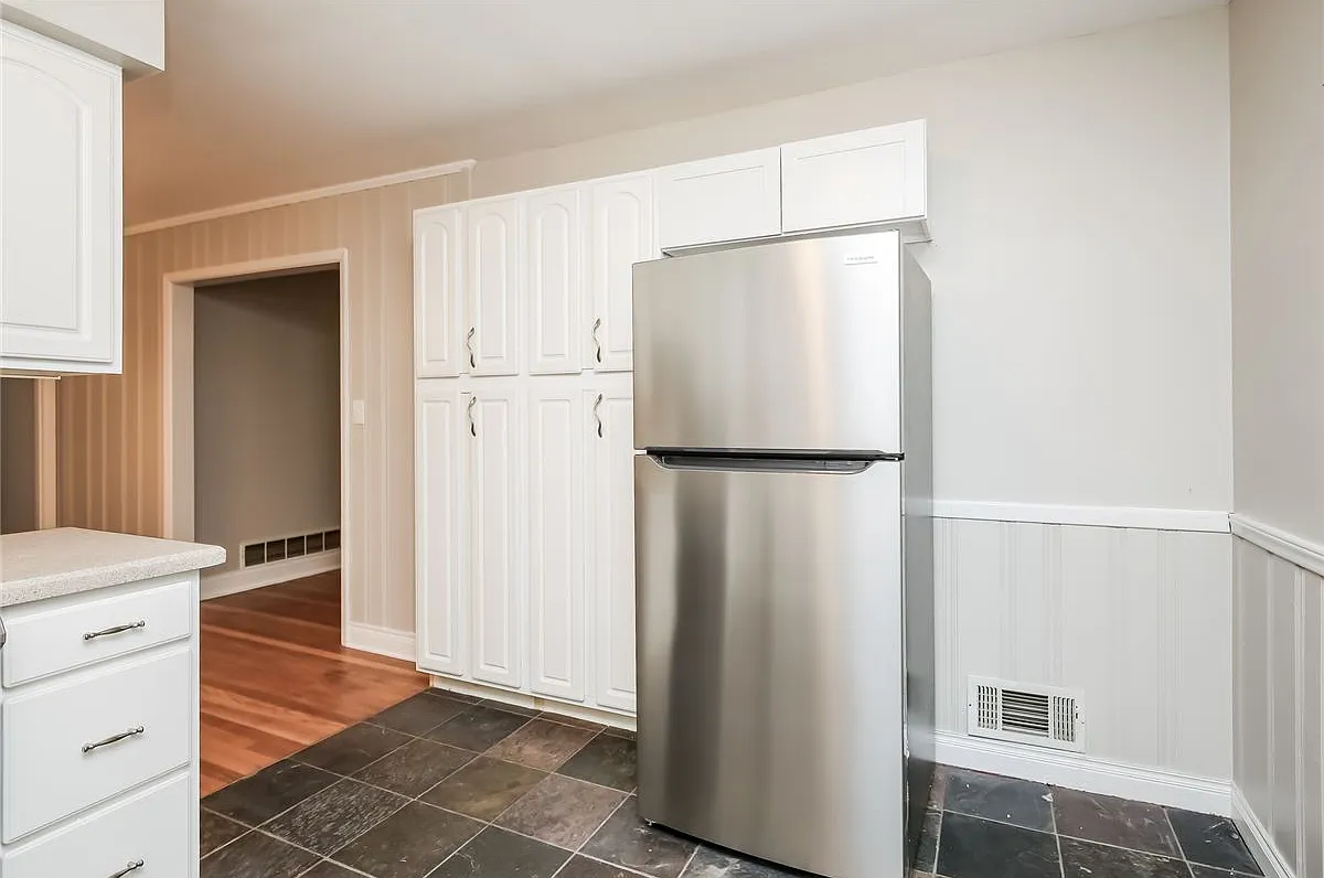 384 Charles Pl — Photo 4