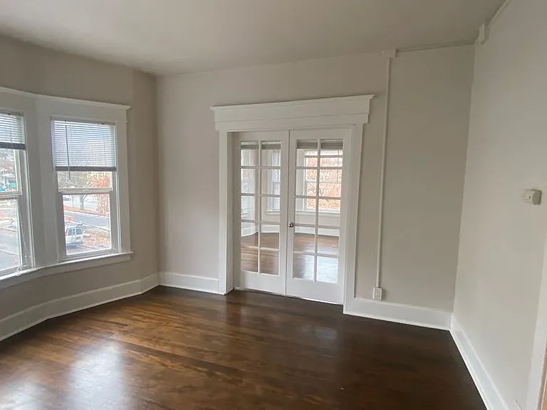 Great Location with Full Washer and Dryer in Unit and Full Kitchen! — Photo 54