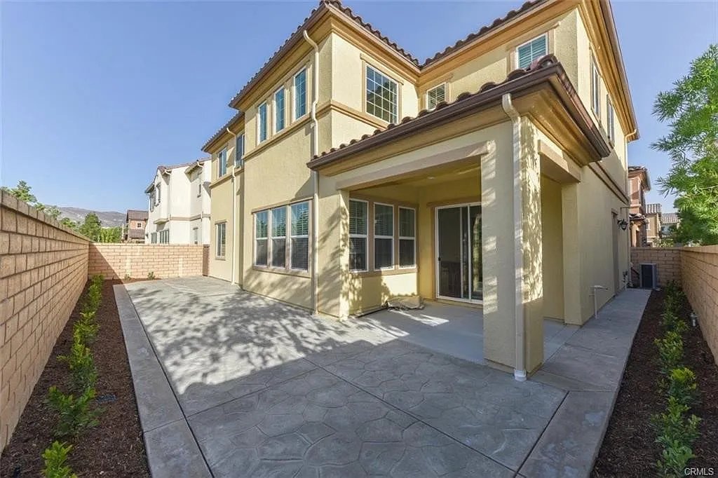 4 bed, 2121 sqft, $5,200 — Photo 4