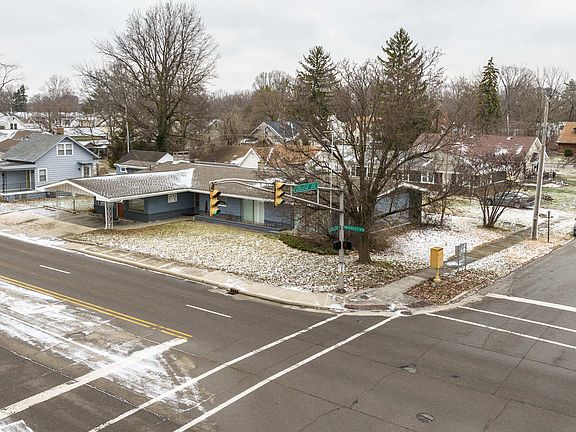 4th image of 225 College Dr