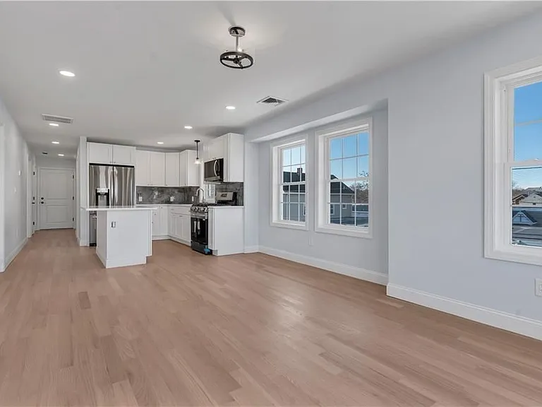10 Anthony Ave #2 — Photo 11