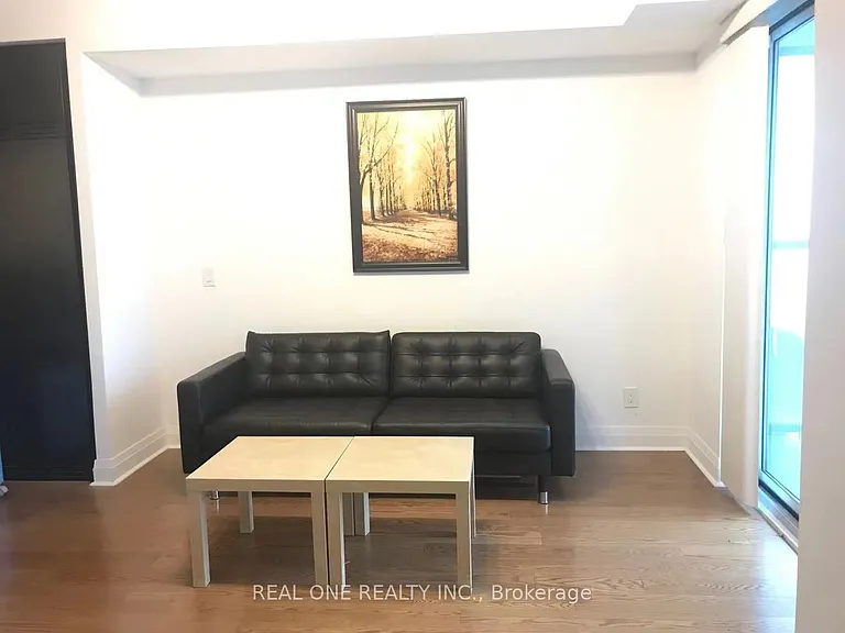 1080 Bay St #1005 — Photo 8