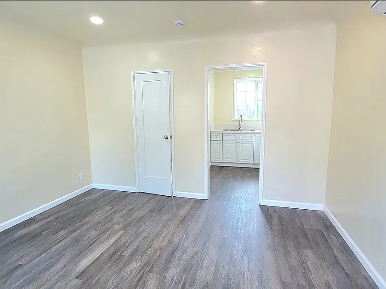 8130 Seville Ave — Photo 16