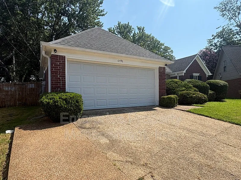 3 bed, 2.0 bath, 1308 sqft, $1,650 — Photo 2