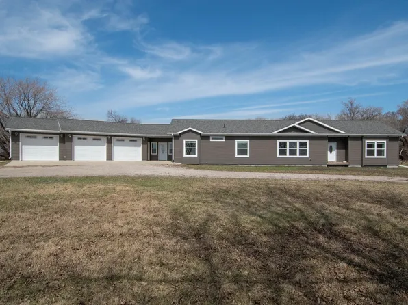 16205 5th St SE, Hillsboro, ND 58045
