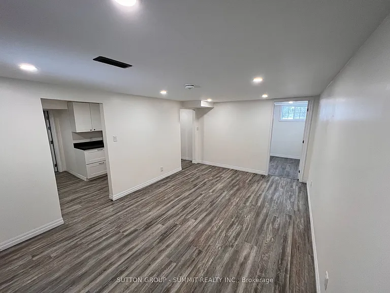 577 Oshawa Blvd N — Photo 9