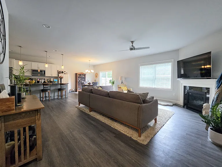 207 Buckton Dr — Photo 9
