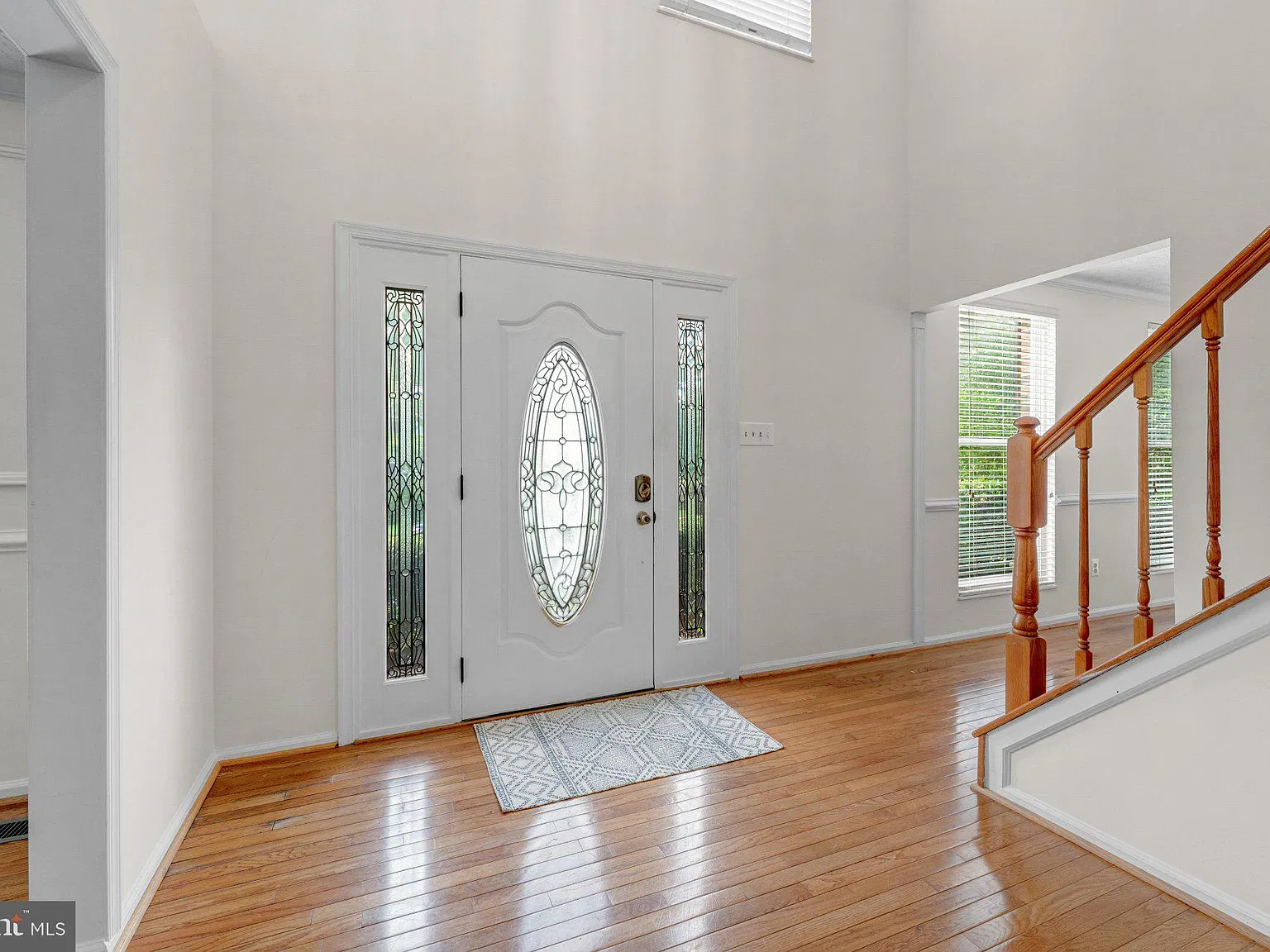 4 bed, 3.0 bath, 2482 sqft, $4,000 — Photo 2