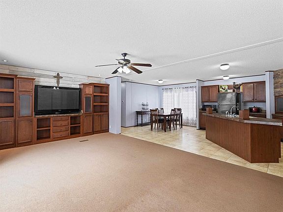 3rd image of 913 Sand Hill Rd