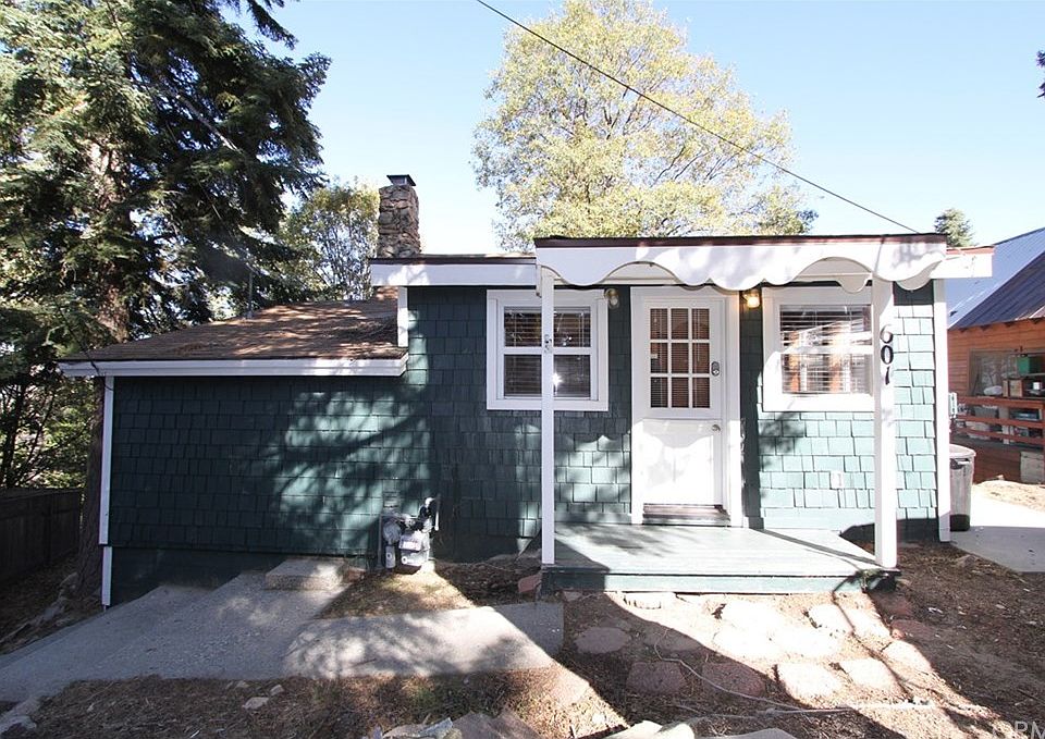 1st image of 601 Clubhouse Dr