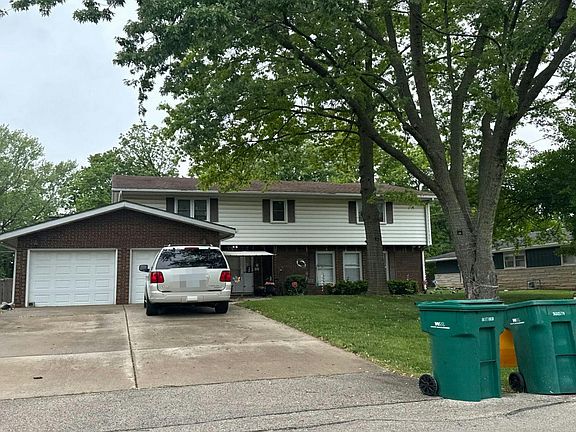 2nd image of 303 Maple Ln