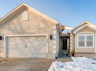 2205 NE Overland Dr, Blue Springs, MO 64029