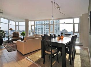 198 Aquarius Mews #1807, Vancouver, BC V6Z2Y4