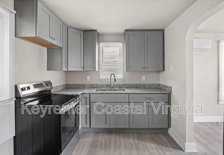 9569 6th Bay St #B — Photo 2