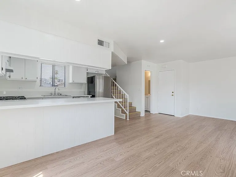 1129 Linden Ave #1 — Photo 5
