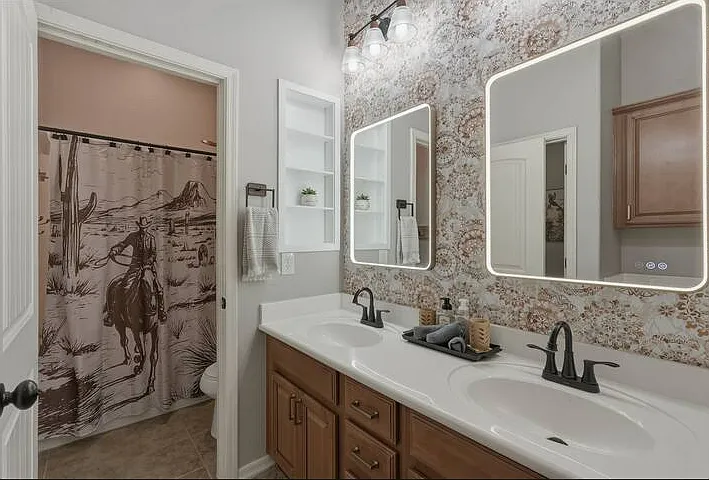 Your private retreat: shared Jack and Jill bathroom between two guest bedrooms.