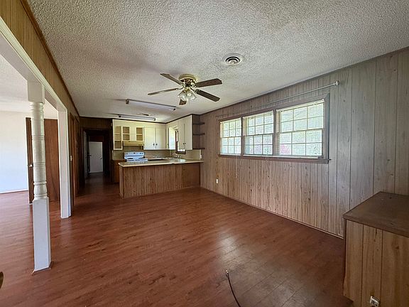 4th image of 101 Morris Circle