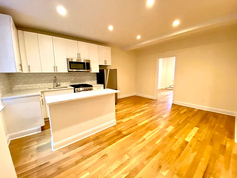 1480 York Ave #4C — Photo 2